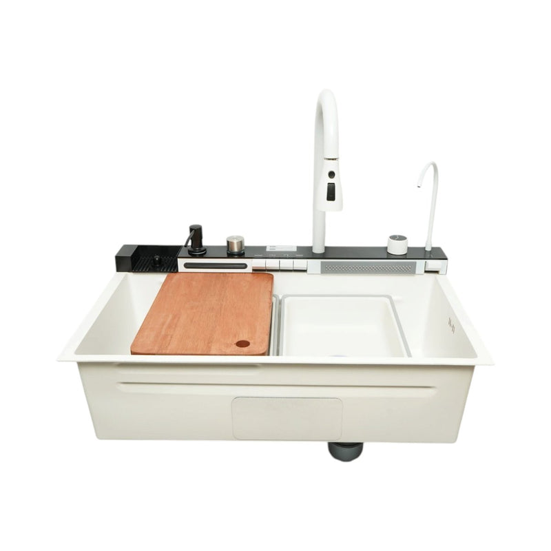 Lavello da cucina multifunzionale in acciaio inox con finitura PVD bianco opaco, dotato di due rubinetti, display digitale della temperatura, doppia bocca a cascata,  e accessori inclusi (75x46x22 cm).