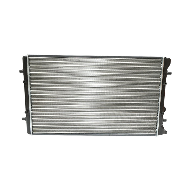 Radiatore raffreddamento acqua motore – VW, Audi, Opel, Seat, Skoda (motori 1.4 – 2.5 Diesel) Dimensioni: 650 × 414 × 23 mm Codici OEM: VW1J0121253AB, 1J0121253N, 1924001979