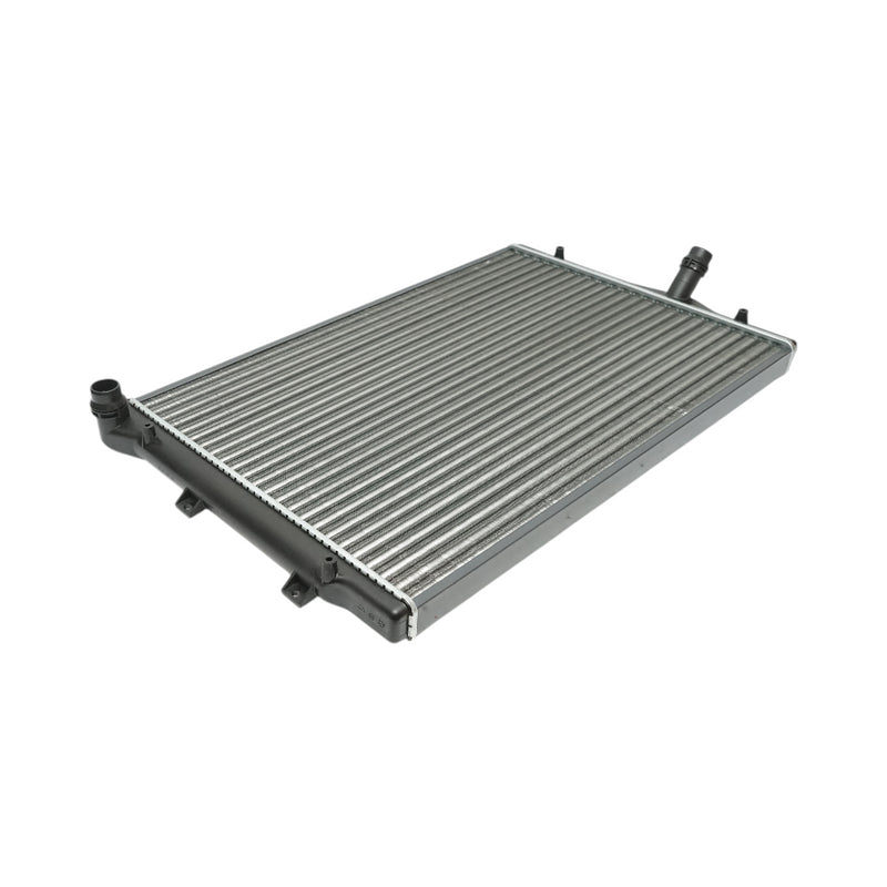 Radiatore raffreddamento acqua motore – Audi, Seat, Skoda, VW (motori 1.2 – 2.0 Diesel) Dimensioni: 647 × 440 × 32 mm Codici OEM compatibili: 3C0121253AR, 3C0121253Q, 53425A, 1924001040