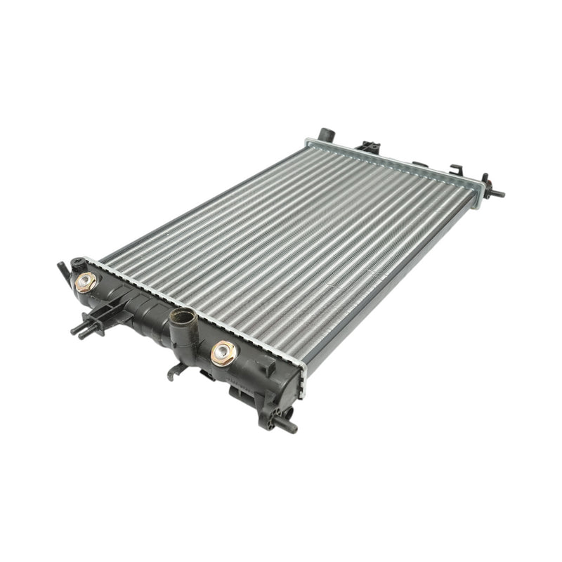 Radiatore raffreddamento acqua motore – Opel Astra G, Zafira (motori 1.4 – 2.2 L) Dimensioni: 610 × 378 × 23 mm Codici OEM: 1300196, 93177121, 50562A, 1924001902