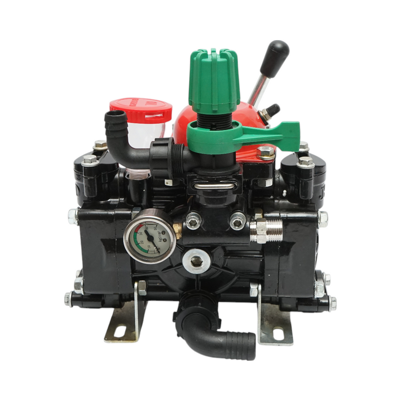 Pompa a 3 membrane (4 CV / 3 kW), portata 30 l/min, pressione 25 bar, velocità 500–600 giri/min