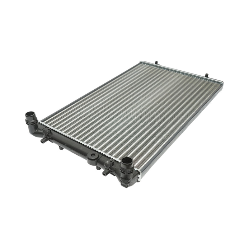 Radiatore raffreddamento acqua motore – VW, Audi, Opel, Seat, Skoda (motori 1.4 – 2.5 Diesel) Dimensioni: 650 × 414 × 23 mm Codici OEM: VW1J0121253AB, 1J0121253N, 1924001979