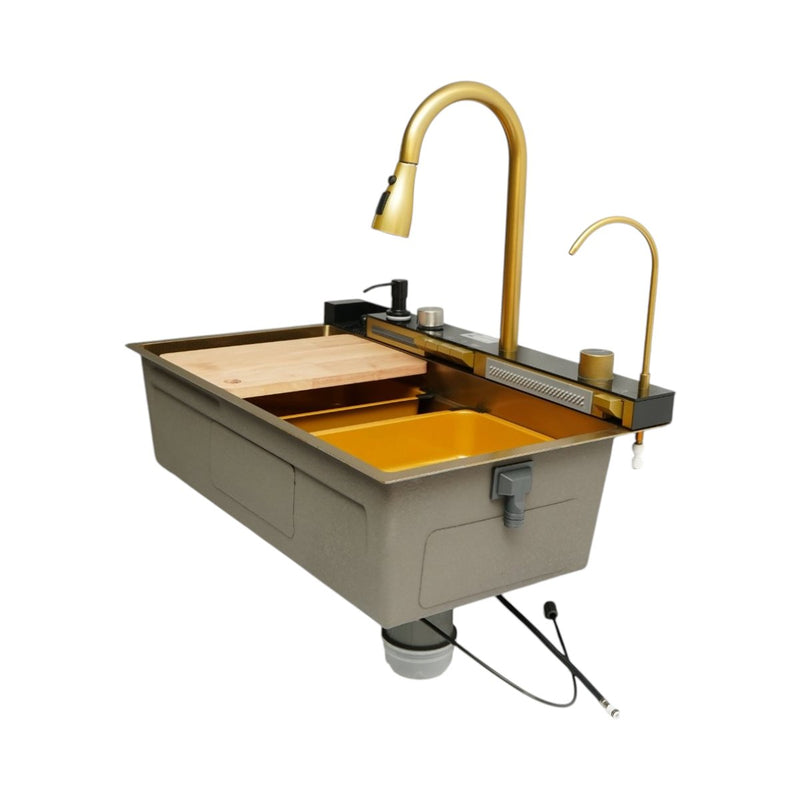 Lavello da cucina multifunzionale in acciaio inox con finitura PVD color oro, dotato di due rubinetti, display digitale della temperatura, doppia uscita  e accessori inclusi (75x46x22 cm).