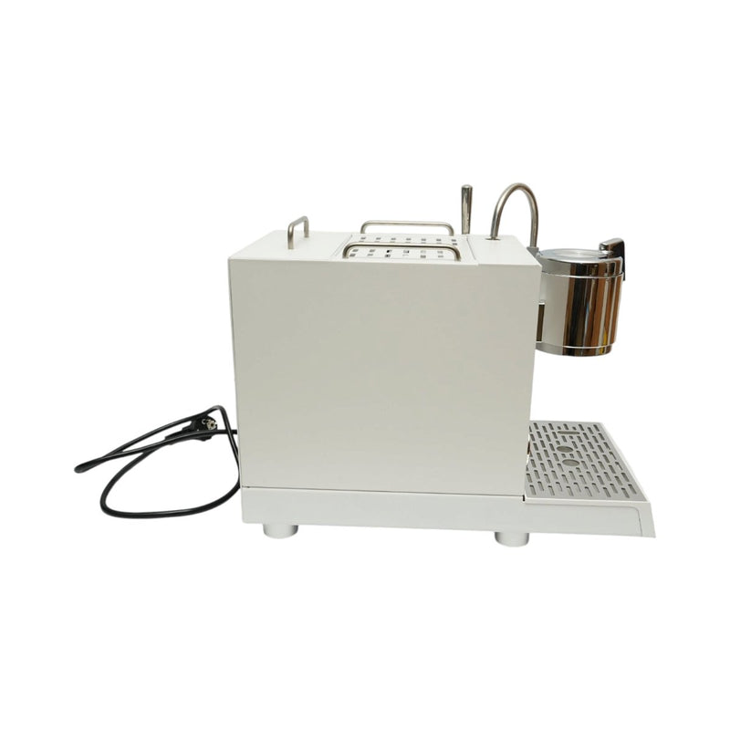 Macchina per caffè espresso professionale semiautomatica "bean-to-cup" con macinacaffè integrato, 2950 W, 220 V, doppio gruppo, sistema di montatura del latte, pressione a 20 bar, serbatoio dell'acqua da 3,5 l e collegamento alla rete idrica.