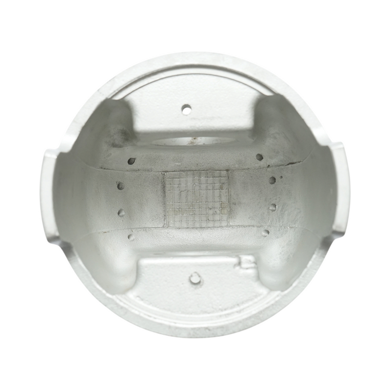 Pistone motore Ford/New Holland da 111,78 mm, completo di fasce elastiche e spinotto da 38,1 mm; compatibile con codici OEM. C7NN6108V, D2NN6108N, D4NN6108AA, S65820, S67001, 81817183, 81827181, 81846014, 83960615