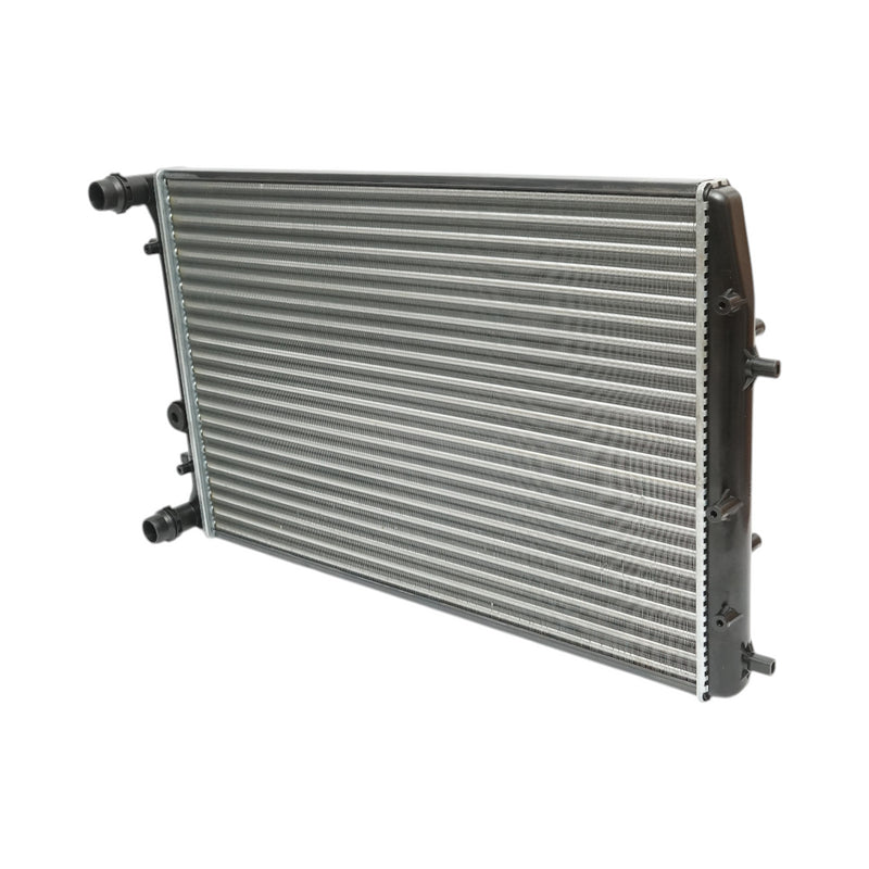 Radiatore raffreddamento acqua motore – Seat, Skoda, VW (motori 1.0 – 2.0 L) Dimensioni: 635 × 415 × 23 mm Codici OEM compatibili: 5Z0121253A, 6Q0121253L, 6Q0121253Q, 50542, 1924001738