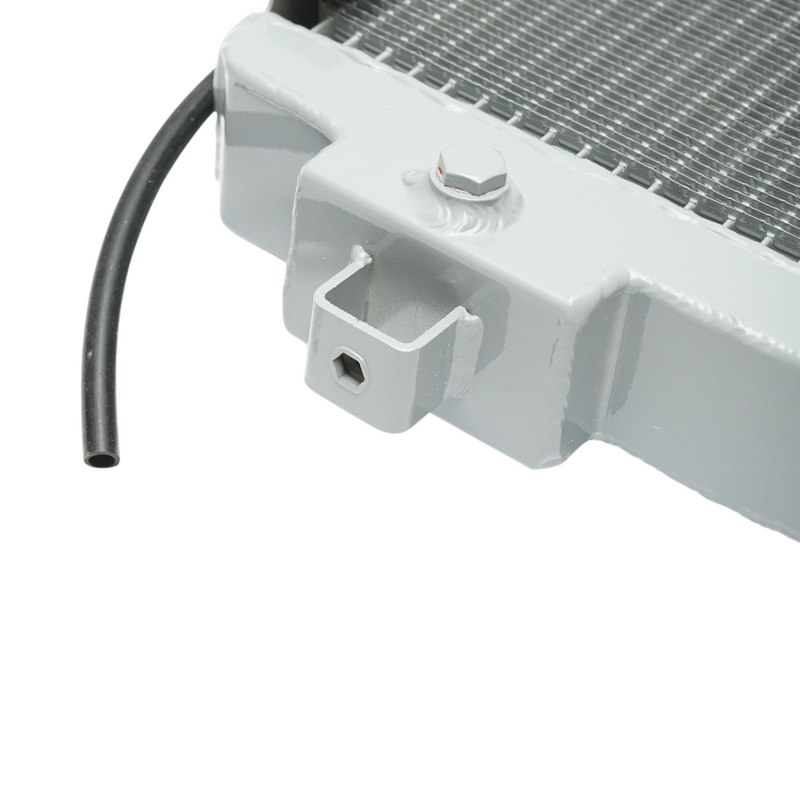 Radiatore di raffreddamento acqua per New Holland serie TD5000 e Case IH serie JX, dimensioni 615 × 555 × 98 mm, codice OEM 87681423.