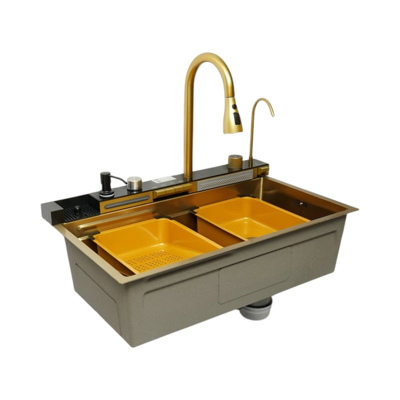 Lavello da cucina multifunzionale in acciaio inox con finitura PVD color oro, dotato di due rubinetti, display digitale della temperatura, doppia uscita  e accessori inclusi (75x46x22 cm).